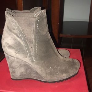 Gray suede boots brand new